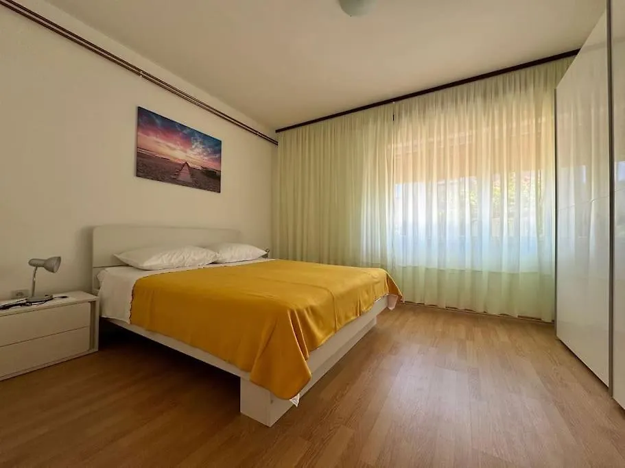 Apartment Ella Krk Town 0*,  Croatia