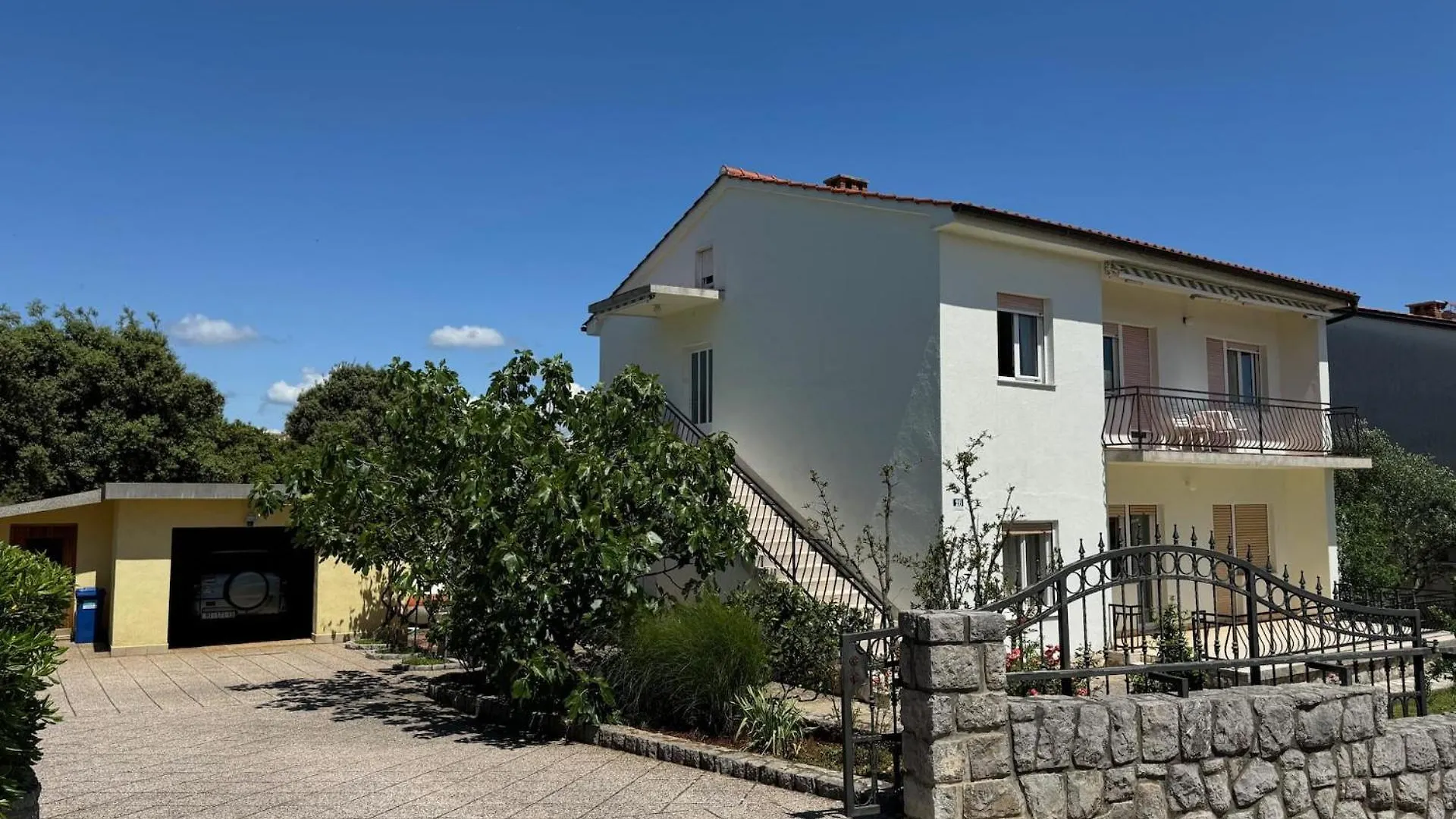 Apartment Ella Krk Town